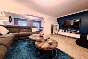 Living Room - click for photo gallery